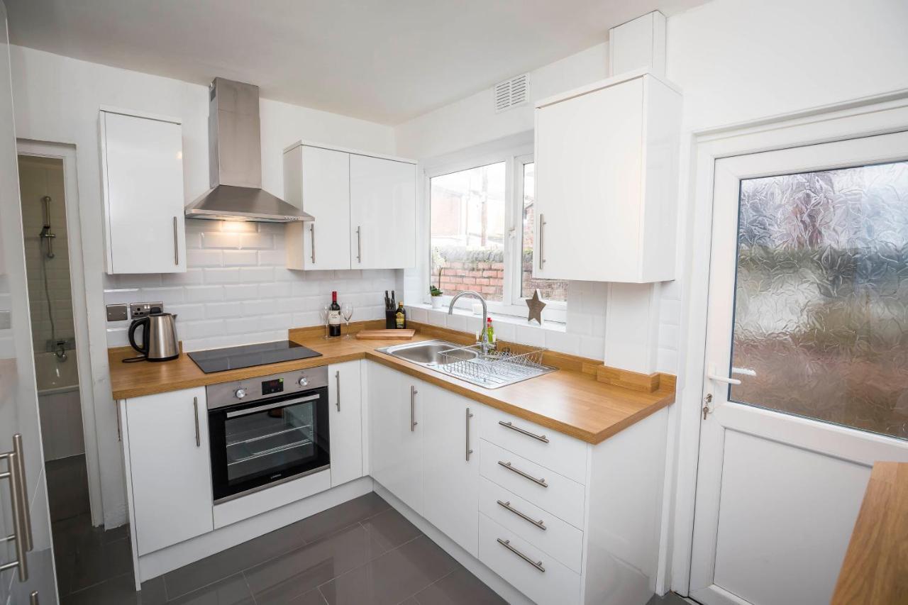 Spacious, Modern 4 Bed House Close To City Centre 切斯特 外观 照片