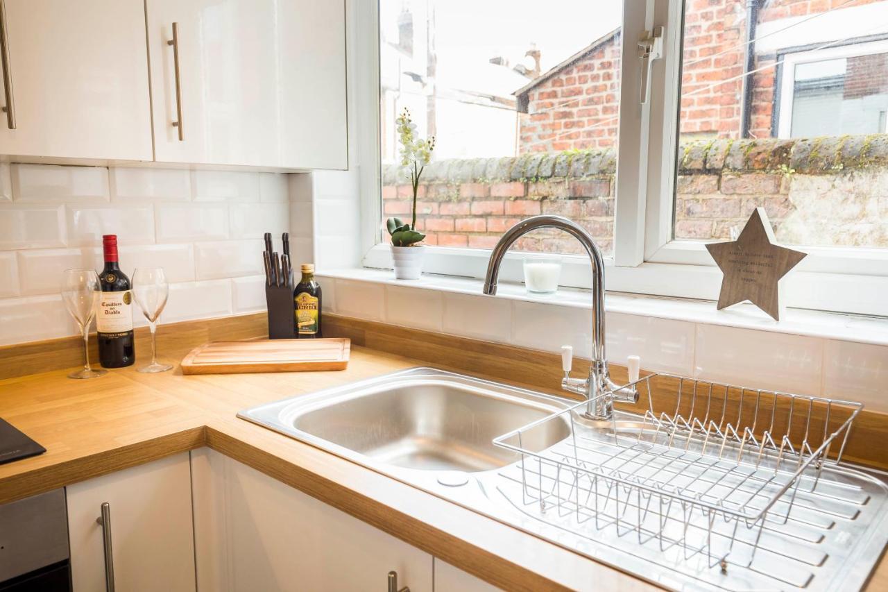Spacious, Modern 4 Bed House Close To City Centre 切斯特 外观 照片
